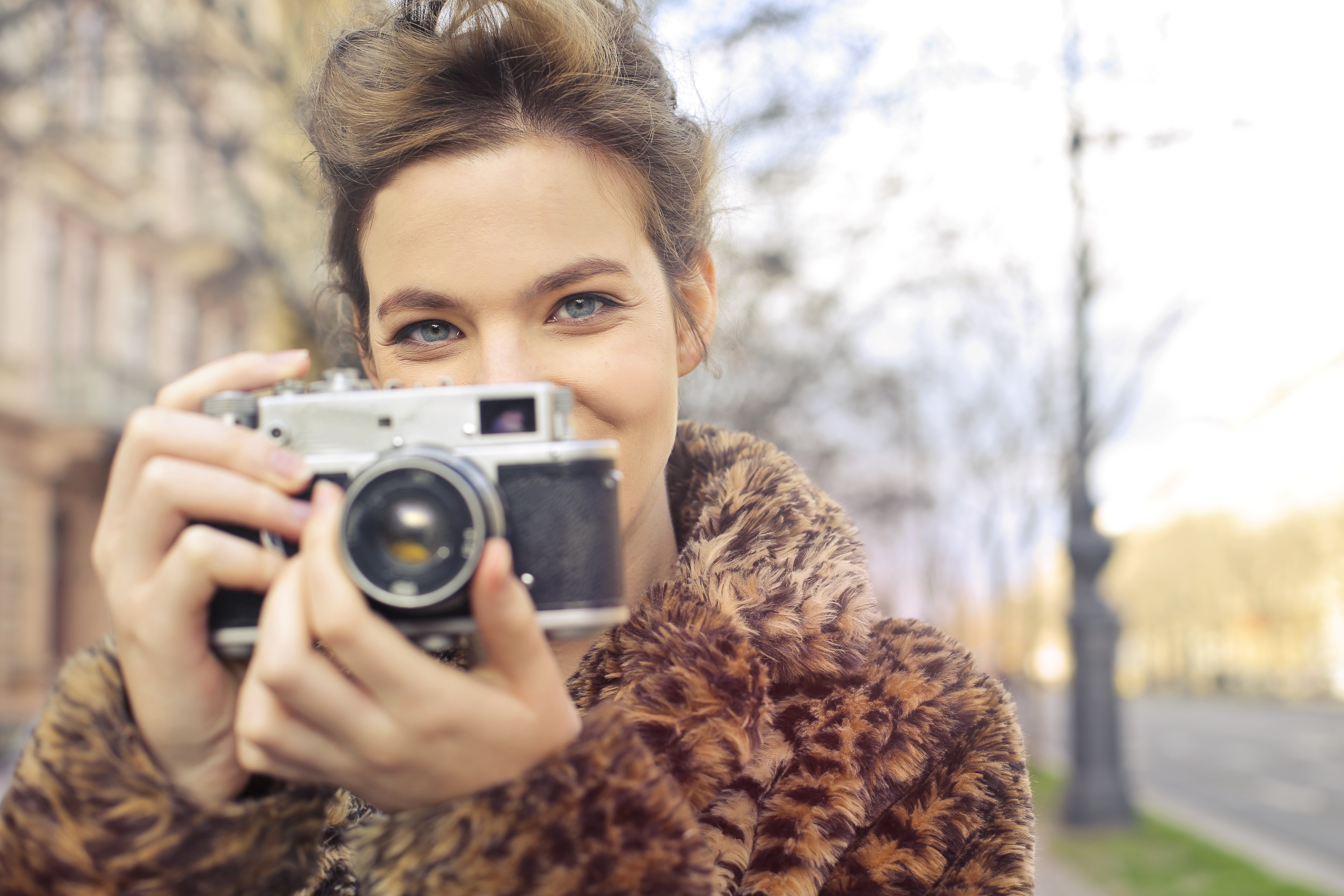 Картинки камера вумен. Фото модных фотографов. Домашний фотограф. Фотограф дома. Блогер ,фотограф, писатель.